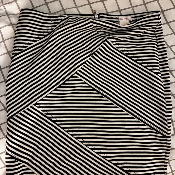 Xhilaration Dresses & Skirts - Xhilaration Black and White Striped Pencil Skirt